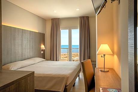 Double or Twin Room with Sea View