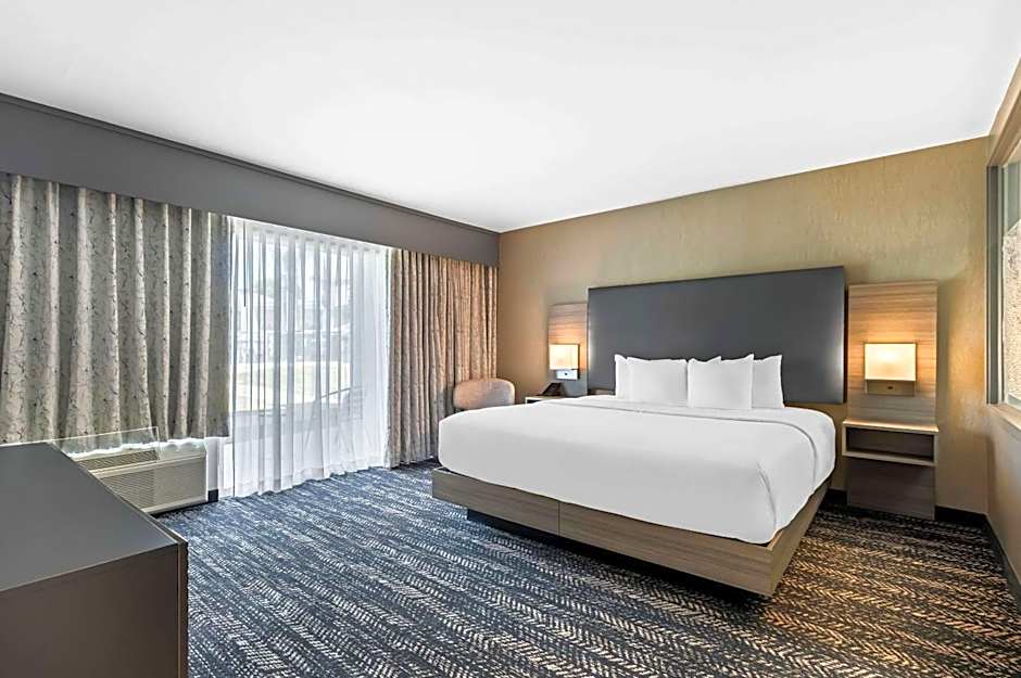 The Hourglass Hotel, Ascend Hotel Collection