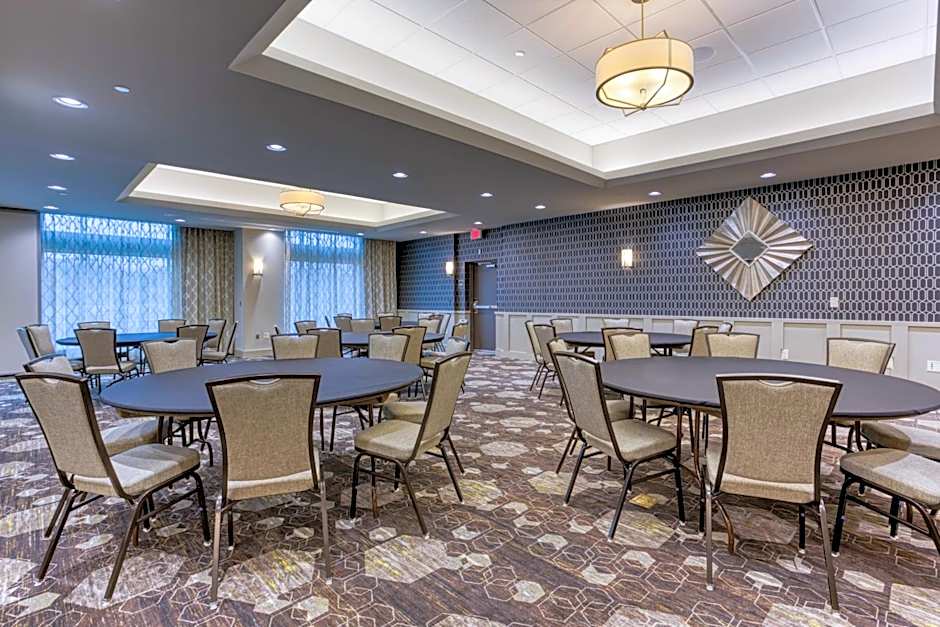 Drury Inn & Suites Cleveland Beachwood