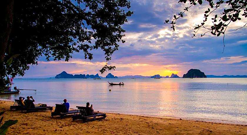 Villa Thalanena By The Beach