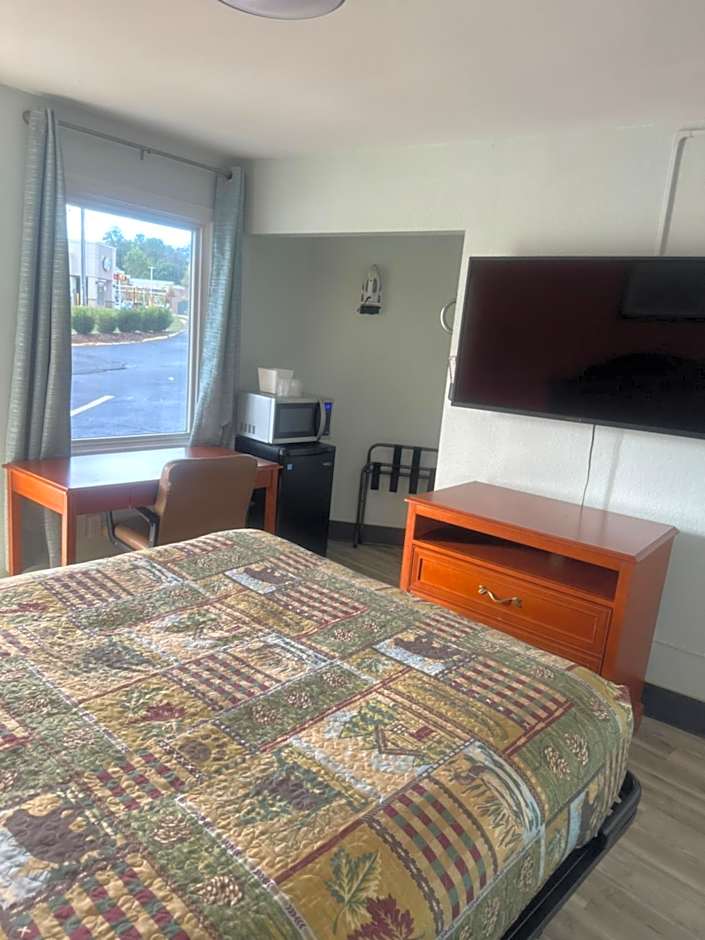 Whispering Pines Motel