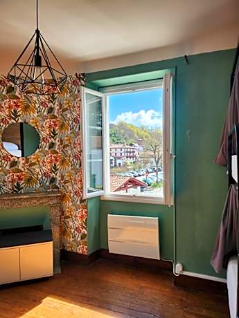 Bed in 4-Bed Mixed Dormitory Room