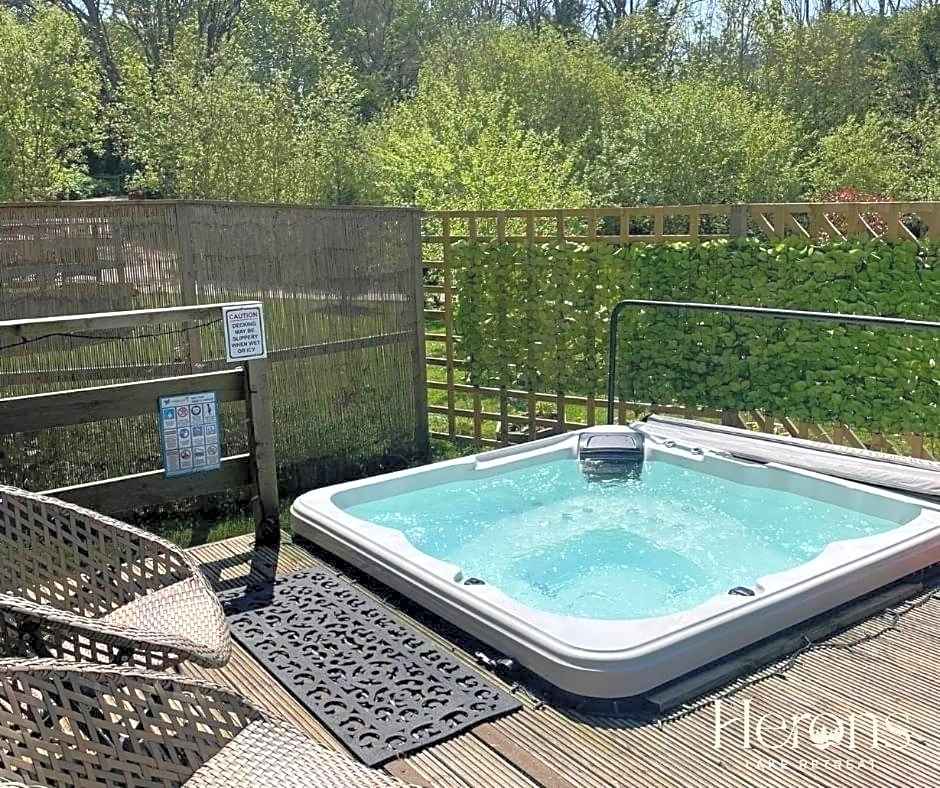 Herons Lake Retreat Hot Tub Lodges