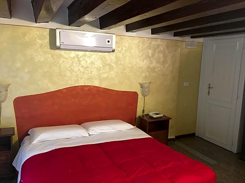 Palazzo Lion Morosini - Check in presso Locanda Ai Santi Apostoli