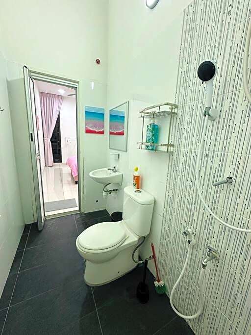 Rini residences 整栋双层排楼适合全家大小居住周边商店商场林立