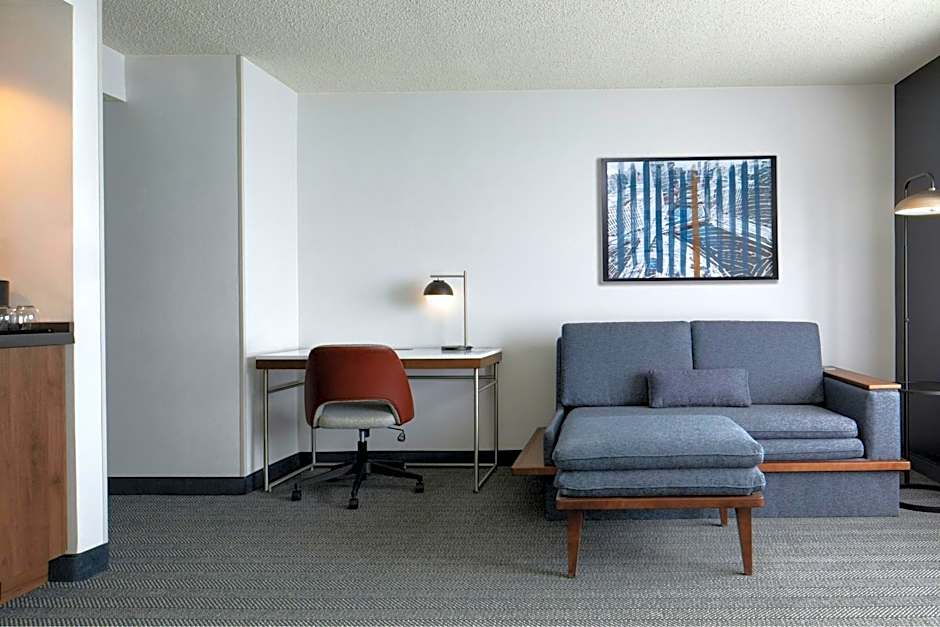 Courtyard by Marriott Chicago Downtown/River North