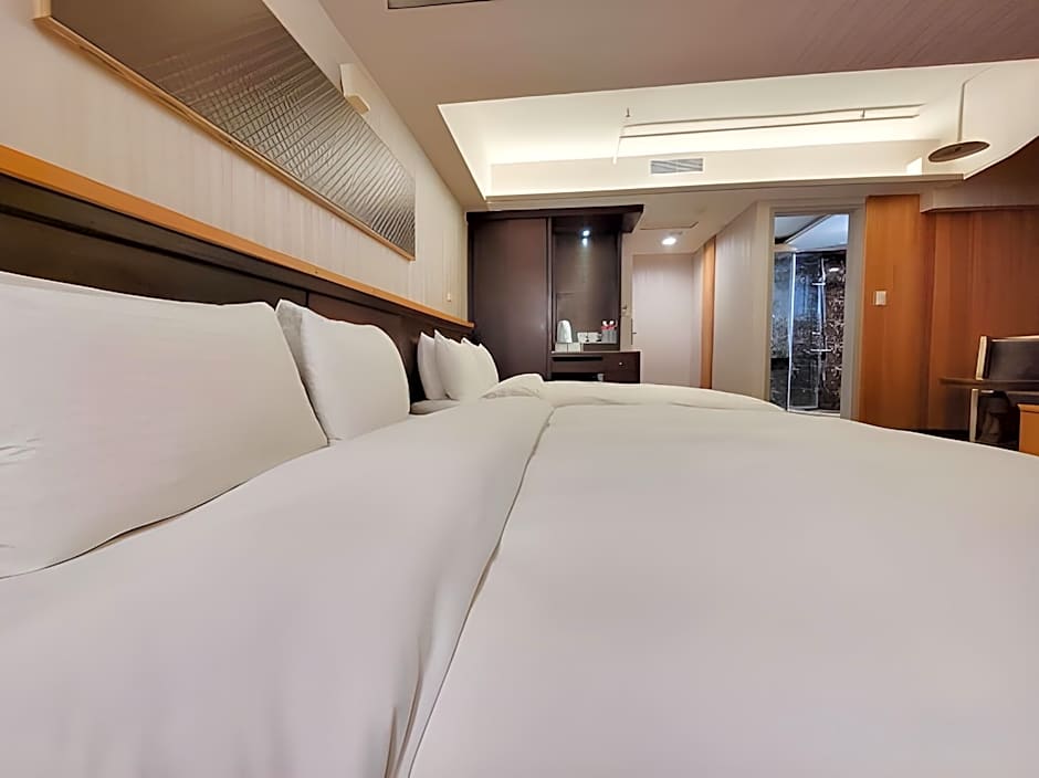 CHECK inn Express Taichung Fengchia