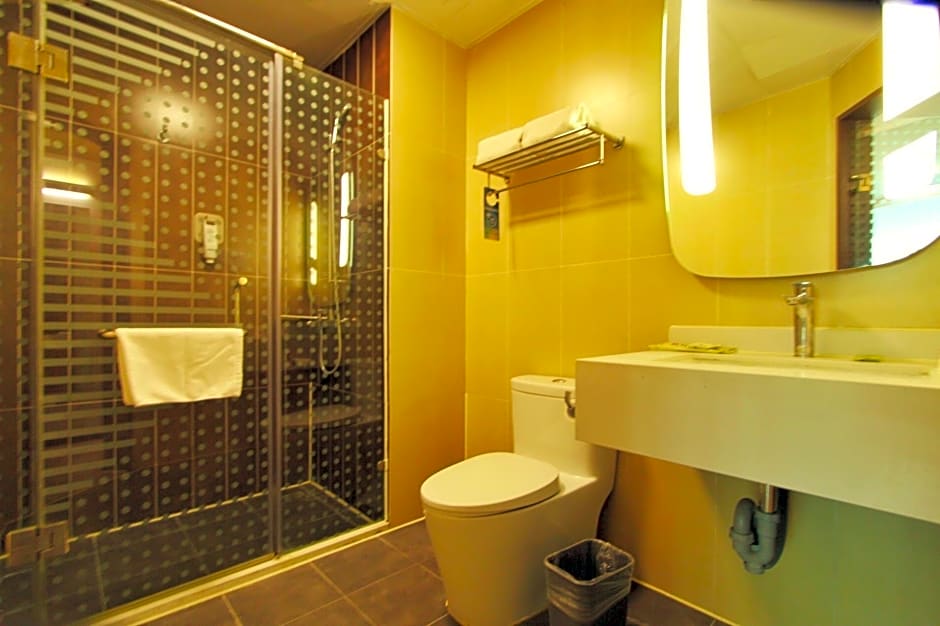 ibis Luoyang Train Station