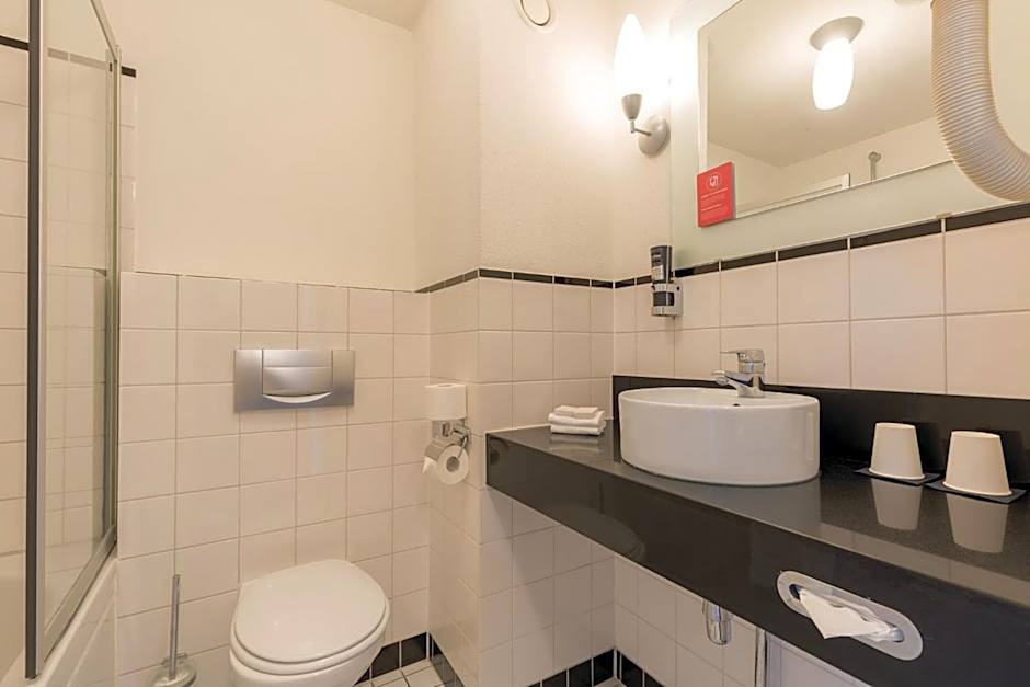 Leonardo Hotel IJmuiden Seaport Beach