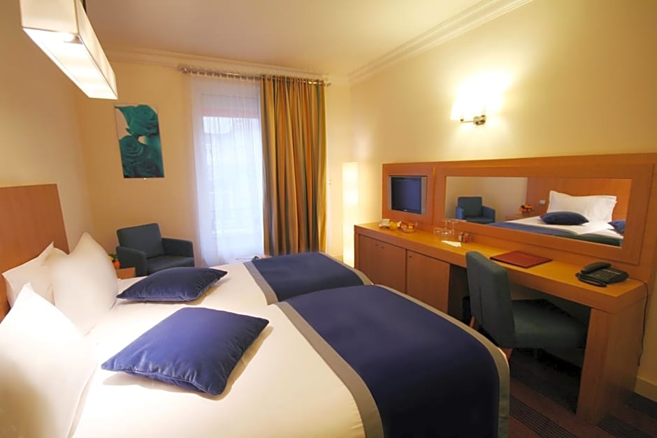 Westside Arc De Triomphe Hotel