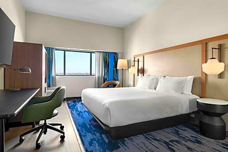 King Room with Roll-In Shower - Mobility Accessible