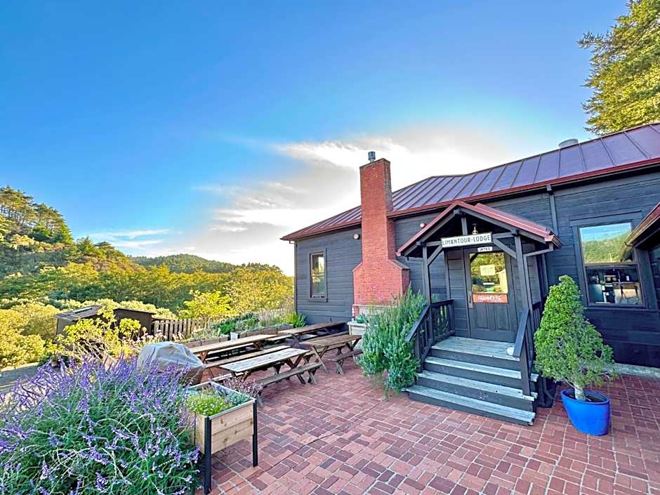 Limantour Lodge