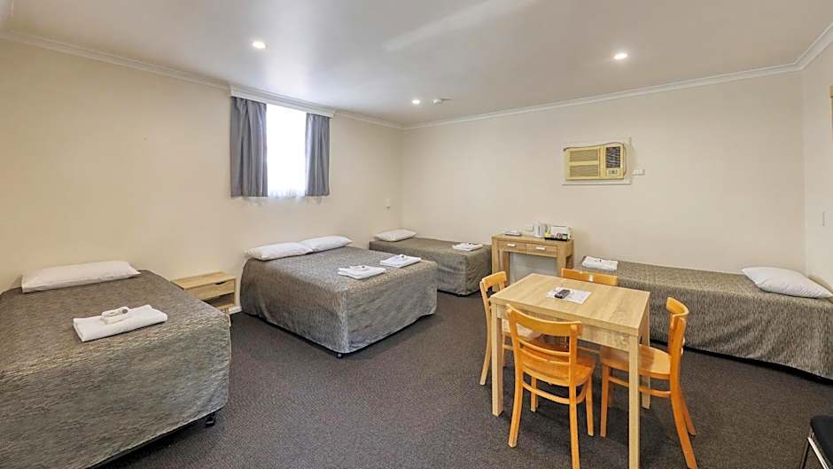 Coachman Hotel Motel