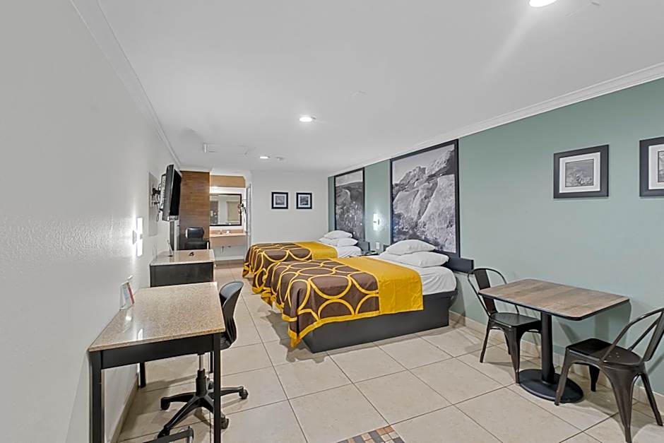Super 8 by Wyndham McAllen/Downtown