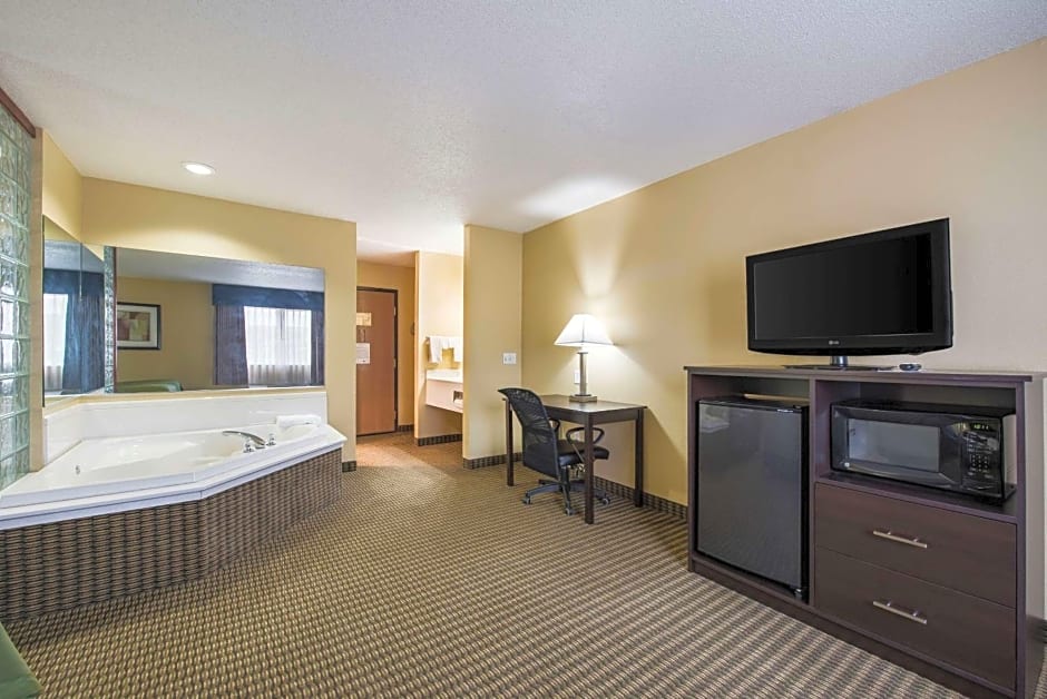 Quality Inn & Suites Menomonie