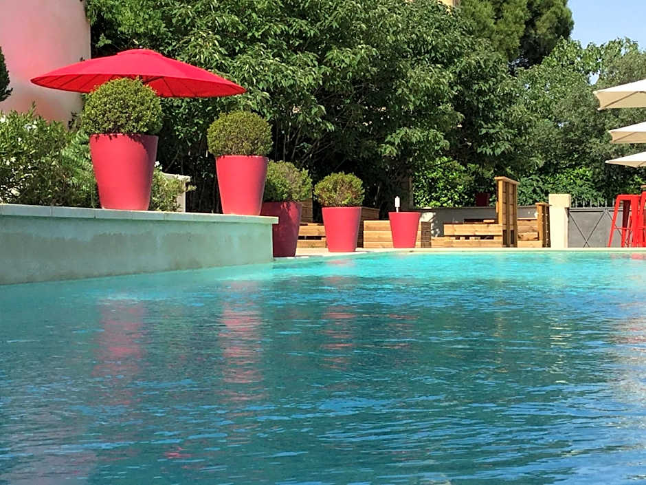 Boutique Hôtel La Villa Montesquieu & sa piscine
