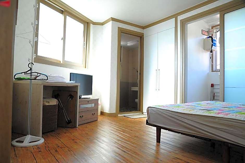 THE 1st Andong Hostel