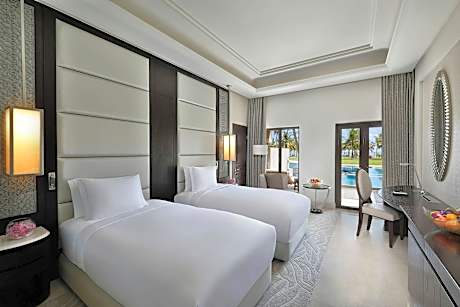 2 Bedroom Family Suite, Bedroom 1: 1 King, Bedroom 2: 1 Twin, Resort View, Mid Floor, Balcony