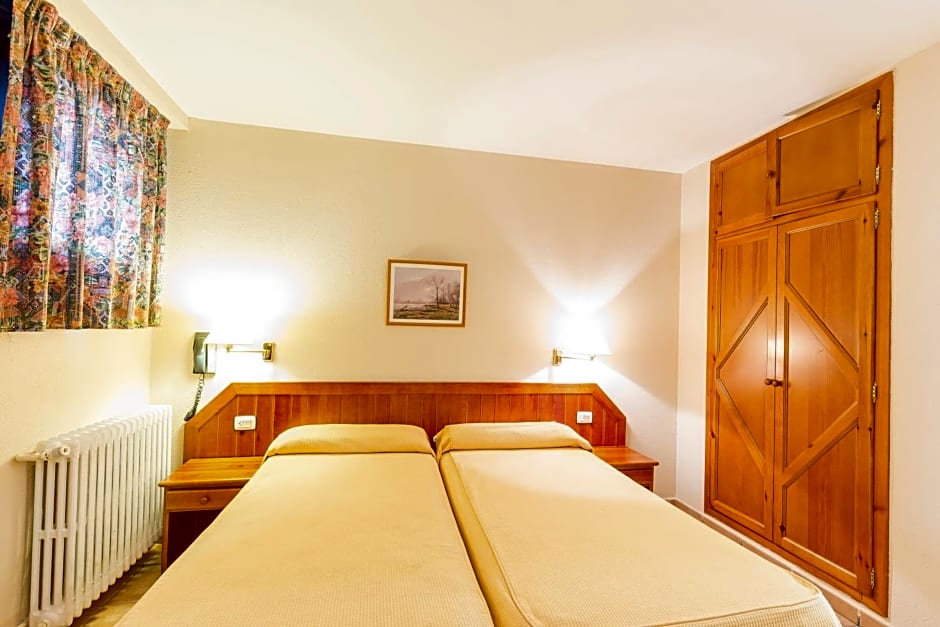 Photo 1 of 4 of Triple Room