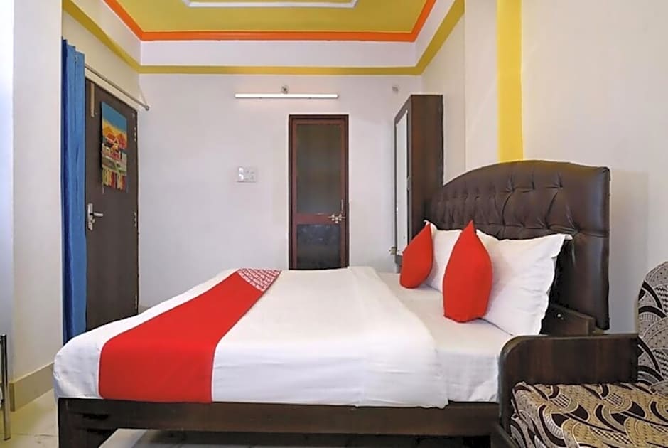 Goroomgo Temple City guest house Varanasi 750 meters from Ganga Assi Ghat