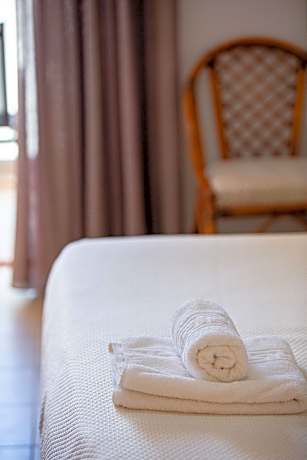 Single Room (1 Twin Bed)