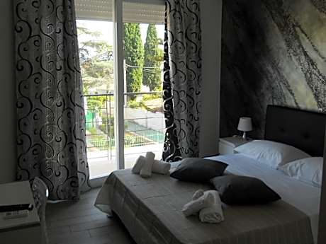 Deluxe Double Room with Balcony and Sea View