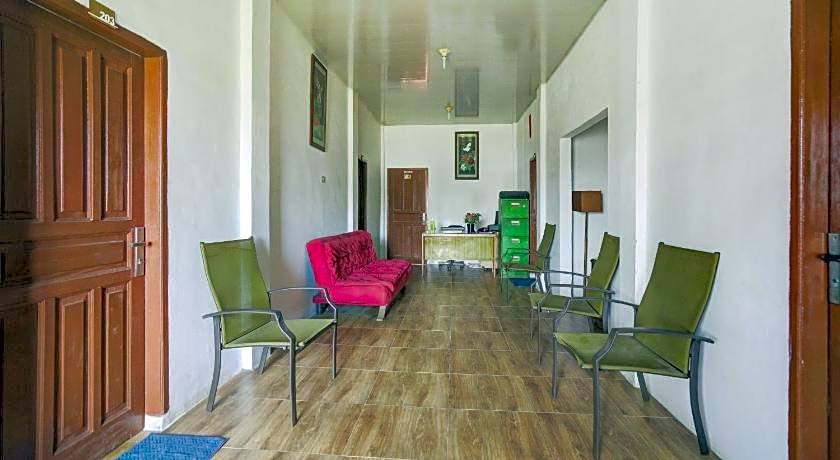 OYO 90645 Karisma Residence