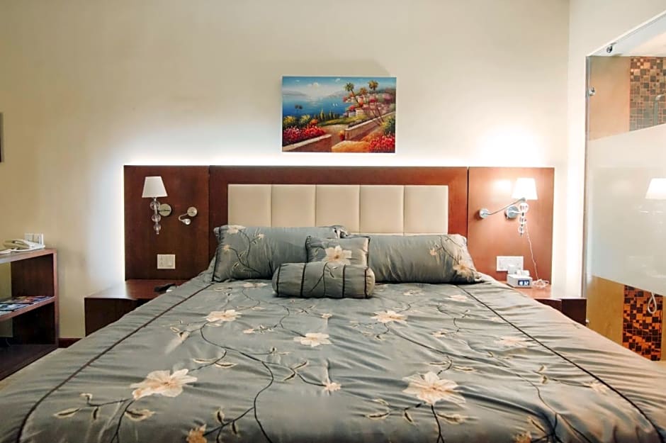 Photo 1 of 1 of 1 King Bed, Nonsmoking