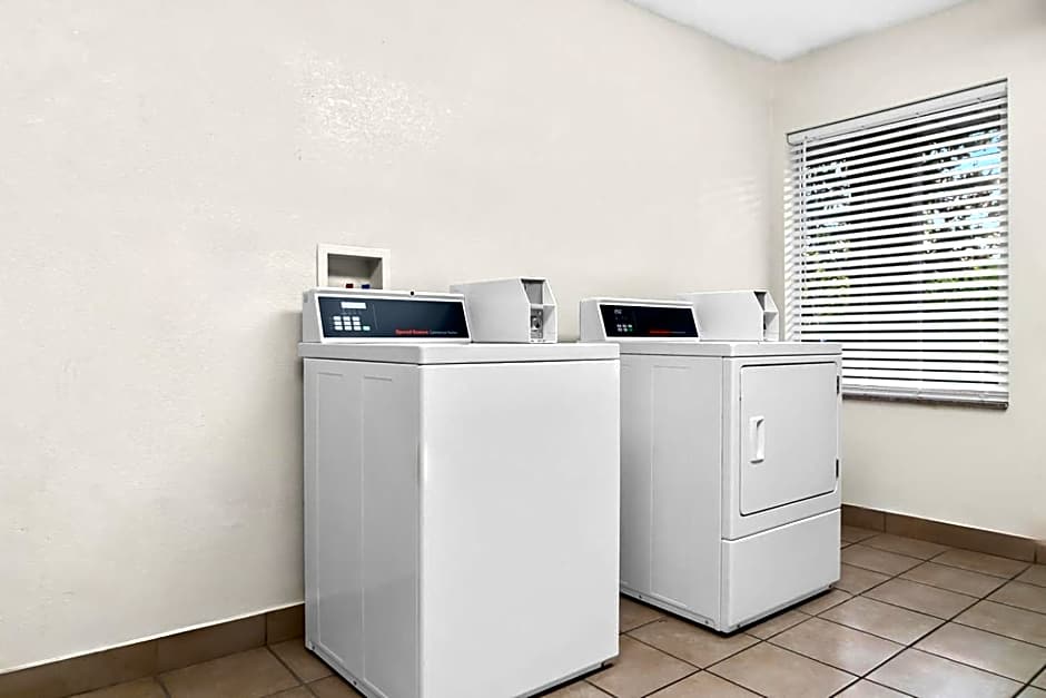 HomeTowne Studios Auburn Hills