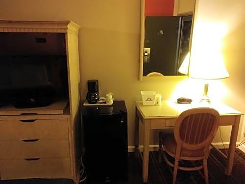 Days Inn by Wyndham Hot Springs