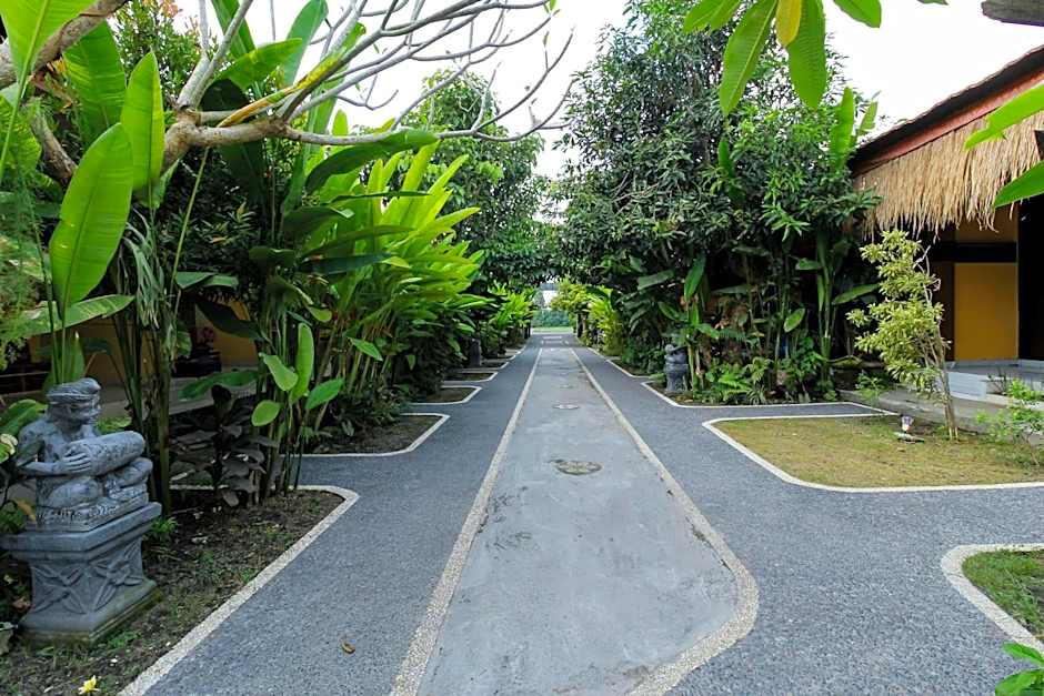 RedDoorz at Saren Anyar Homestay Lukluk