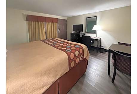 1 King Bed | Non-Smoking, Micfridge