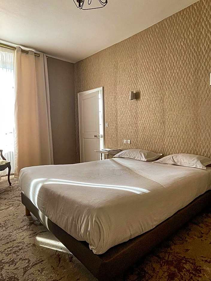 Hotel The Originals Château de Perigny