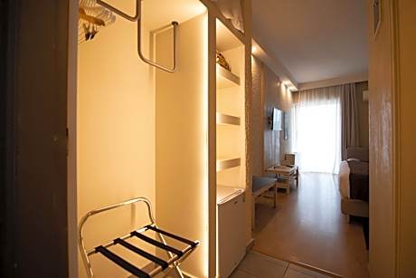 Triple Room with Sea View