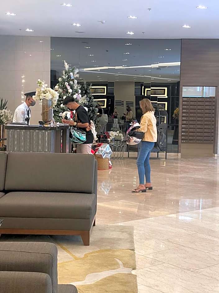 100mbps net,Unli Netflix in 75 inch tv in living room & Home Theater in Room