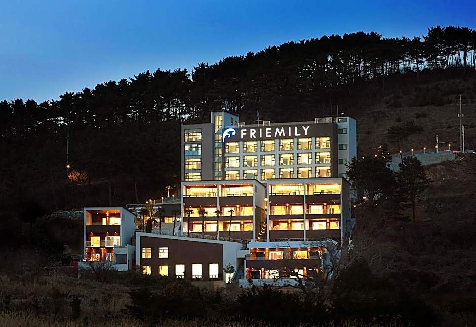 Friemily Pool Villa & Hotel