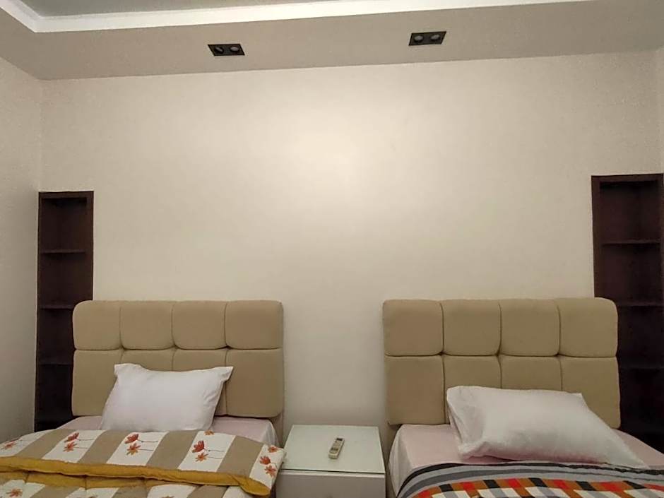 luxurious Downtown House near airport and Malls