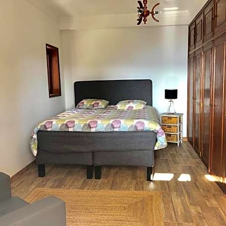 Apartment with Pool View