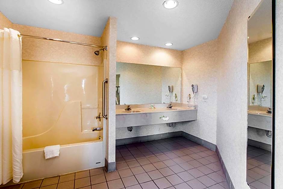 Quality Inn Clinton-Knoxville North