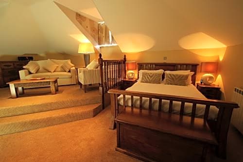 The Inn Boutique Hotel Bar and Restaurant (Pet-friendly)