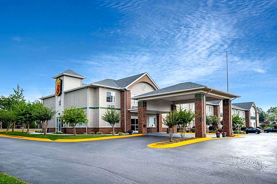 Super 8 by Wyndham Salisbury