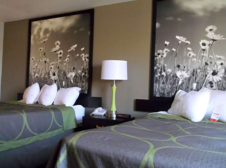 Super 8 by Wyndham Brookings