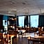 Hotel Los Leones, el más cercano a Warner