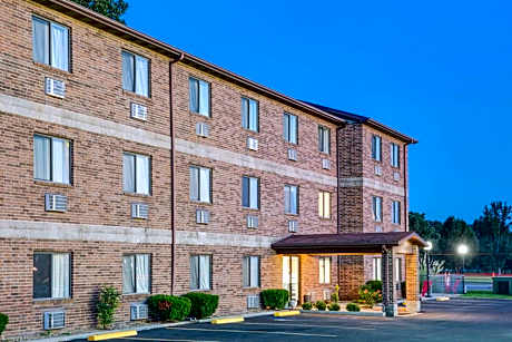 Super 8 by Wyndham Kennett