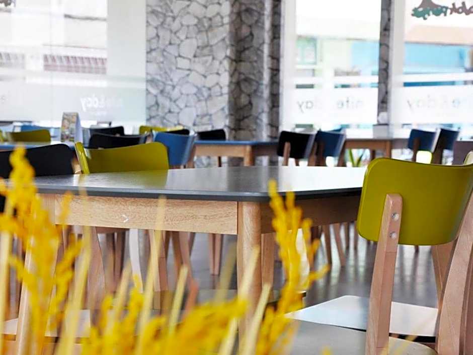 Nite And Day Batam Jodoh Square