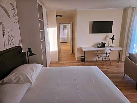 Premium connecting family rooms