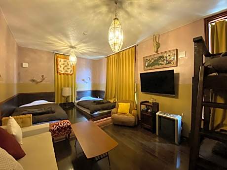 205 Quadruple Room with Bathroom