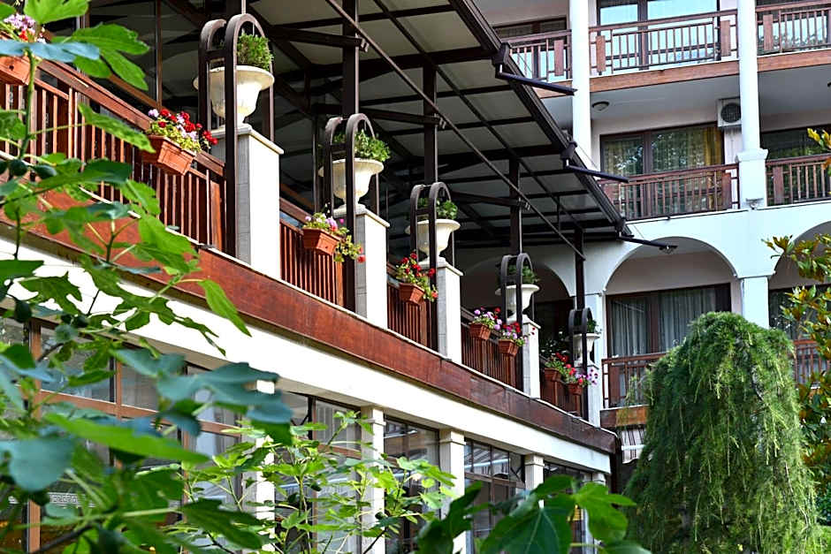 Estreya Residence Hotel and SPA