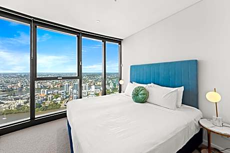 One Bedroom Sky High Apartment