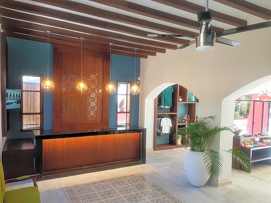 Hotel Holly
